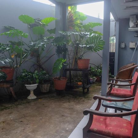 Reddoorz At Lapangan Bandara Sam Ratulangi Manado Hotel Ngoại thất bức ảnh