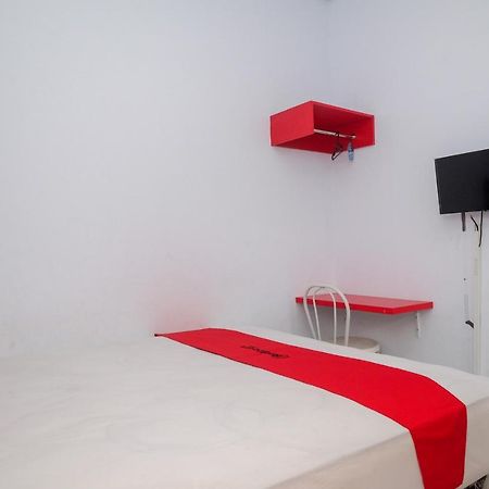 Reddoorz At Lapangan Bandara Sam Ratulangi Manado Hotel Ngoại thất bức ảnh