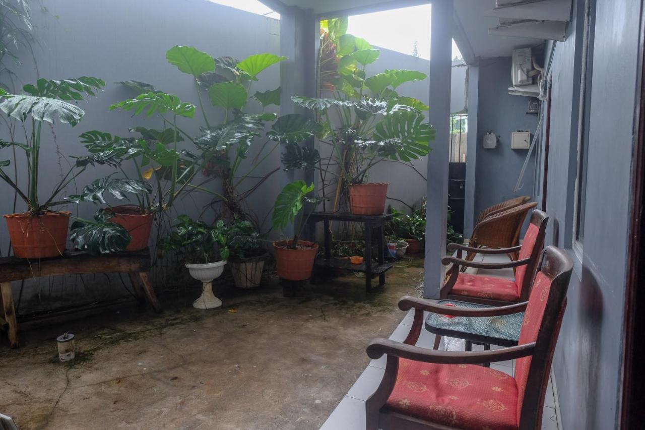 Reddoorz At Lapangan Bandara Sam Ratulangi Manado Hotel Ngoại thất bức ảnh