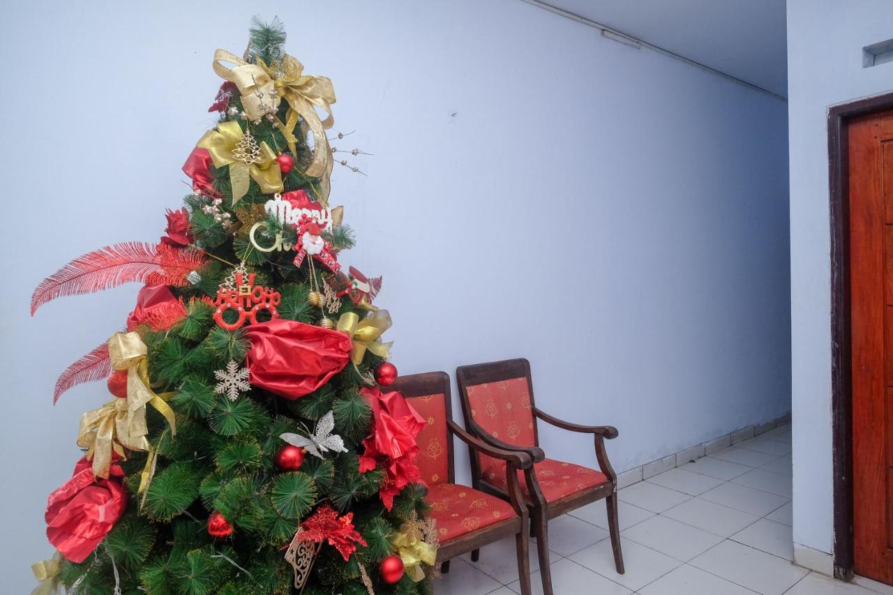 Reddoorz At Lapangan Bandara Sam Ratulangi Manado Hotel Ngoại thất bức ảnh