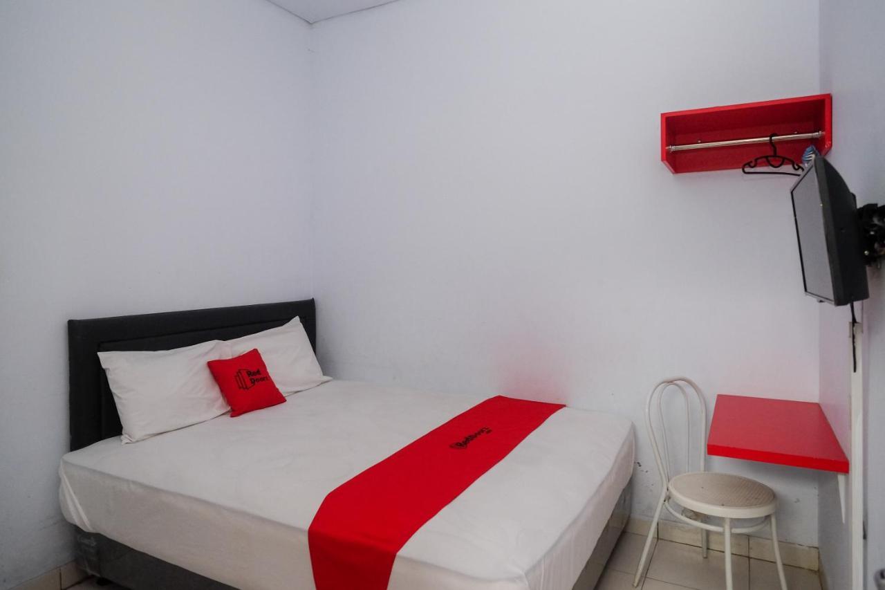 Reddoorz At Lapangan Bandara Sam Ratulangi Manado Hotel Ngoại thất bức ảnh