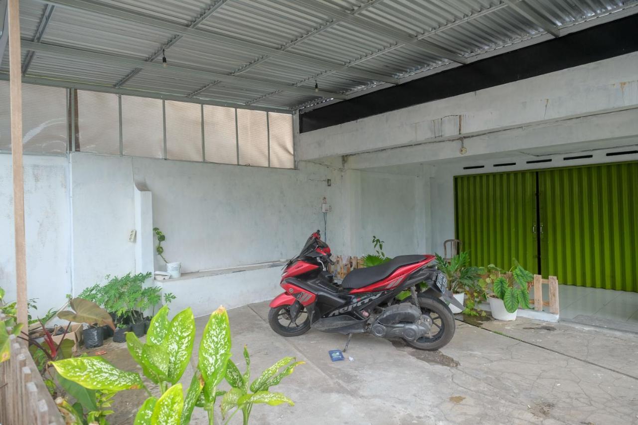 Reddoorz At Lapangan Bandara Sam Ratulangi Manado Hotel Ngoại thất bức ảnh