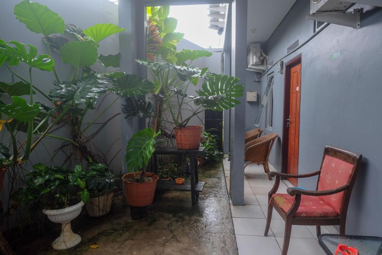 Reddoorz At Lapangan Bandara Sam Ratulangi Manado Hotel Ngoại thất bức ảnh
