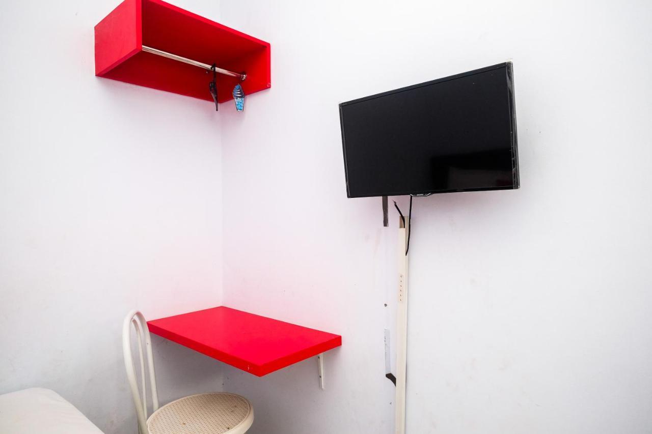 Reddoorz At Lapangan Bandara Sam Ratulangi Manado Hotel Ngoại thất bức ảnh