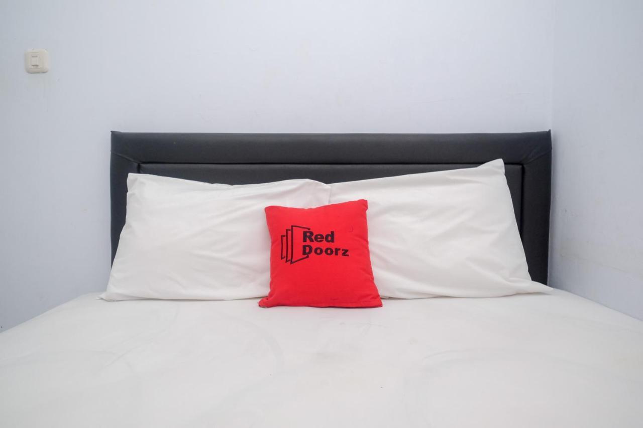 Reddoorz At Lapangan Bandara Sam Ratulangi Manado Hotel Ngoại thất bức ảnh