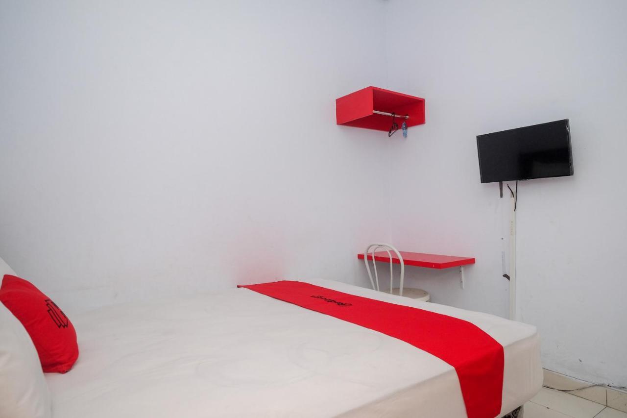 Reddoorz At Lapangan Bandara Sam Ratulangi Manado Hotel Ngoại thất bức ảnh